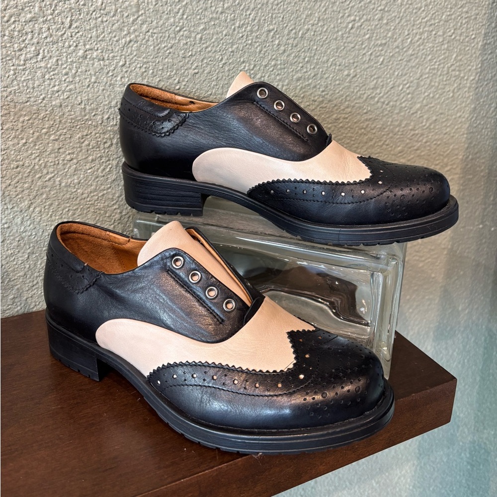 Miz Mooz Peabody in Black/Cream